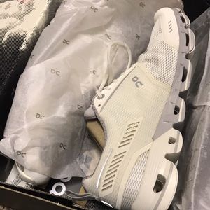 New in Box! On Cloud women’s size 8.5 shoes